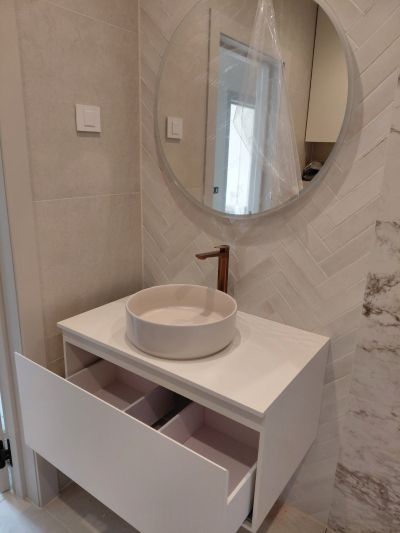 SAHARA Mебел водоустойчив за баня от PVC с плот камък 