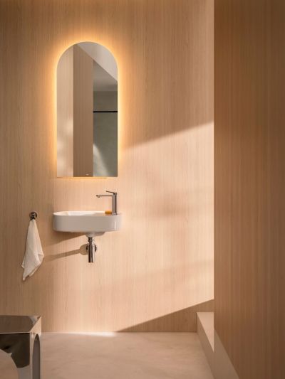 Roca MERIDIAN Компактен асиметричен умивалник Fineceramic® 50 x 27,5 см, бял гланц