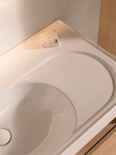 Roca MERIDIAN Асиметричен умивалник Fineceramic®, ляв 80 x 46 см, бял гланц